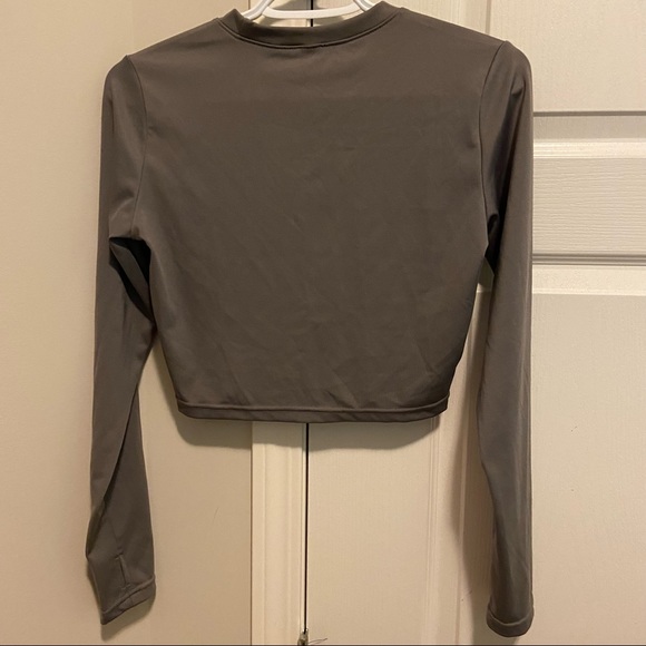 Cropped athletic top - Picture 3 of 4